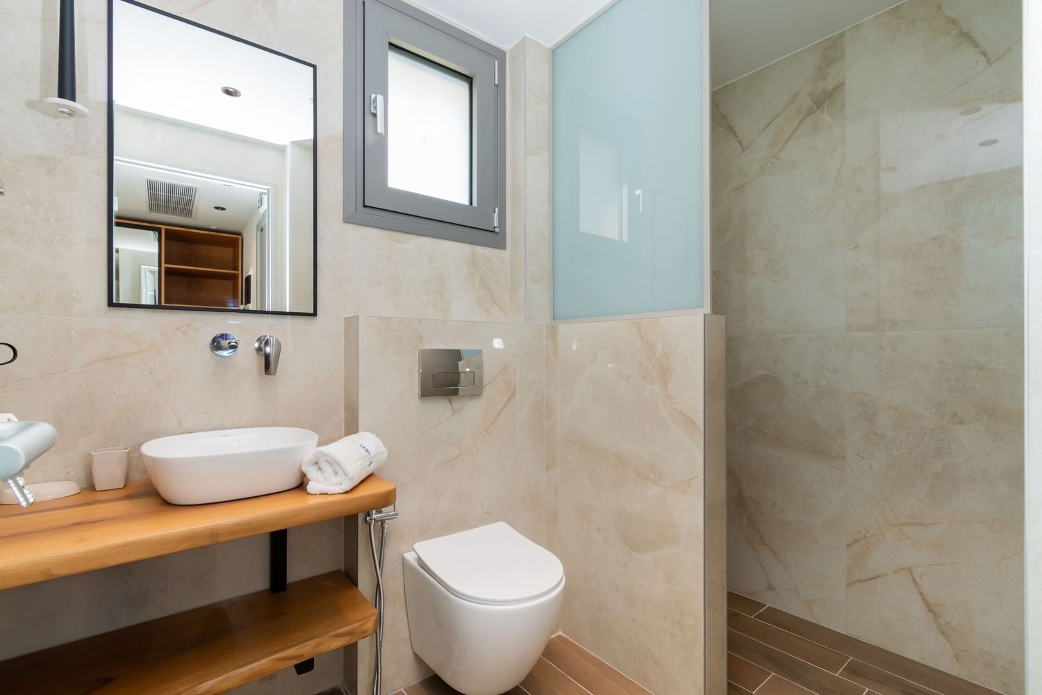 Tiara Holidays - HP Family Suites -Triple Room - bathroom